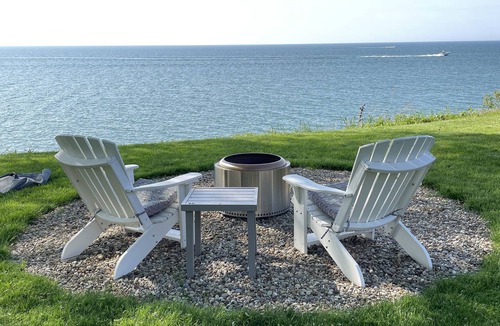 Willoughby Cottage | Relax on Lake Erie at our charming 2-bedroom cottage
