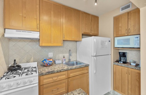 North Beach Apartment | Relaxed Beach living - 1 Bed/1 Bath with Private Garden, steps to Ocean
