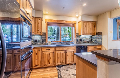 Steamboat Springs Condo | Relaxed Comfort in a Prime Location – The Pines at Ore House!