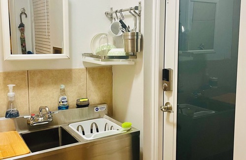 Lake Worth Apartment | Relaxing 1-bedroom studio in Lake Worth Beach with WiFi and free parking