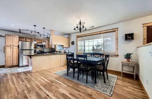 Black Hawk Cabin | Relaxing Cabin with BBQ Area and Mountain Getaway Vibes in Black Hawk, Colorado