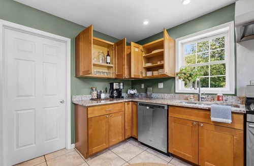 Westford House | Relaxing Chalet Near Lake with Outdoor Living