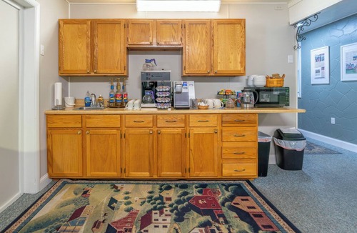 Marblehead Apartment | Relaxing Couples Retreat Near Lake Erie