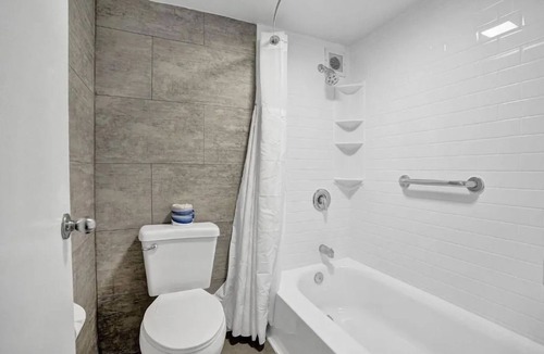 Downtown Hollywood Hotel | Relaxing Stay Near Hollywood Beach with Swimming Pool & Free Breakfast