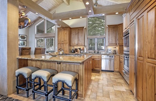 Snowmass Village House | REMINGTON RETREAT - ENTICING with Remarkable Ski Access Convenience!