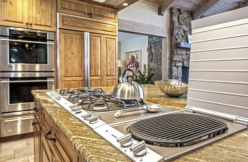 Snowmass Village House | REMINGTON RETREAT - ENTICING with Remarkable Ski Access Convenience!