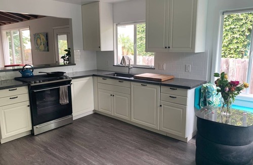 East Beach House | Remodeled 3/2 close to the Beach and Downtown !