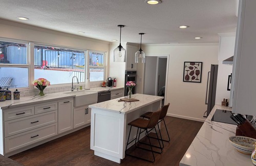 Atascadero House | Remodeled 4BR Retreat - FirePit + Basketball Court