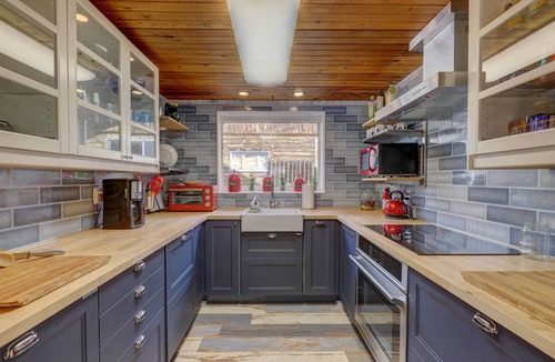 Twin Lakes Cabin | Remodeled Lake Cabin, Stunning Mtn View, New Patio