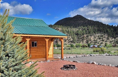 South Fork House | Remodeled, Mountain View Cabin w/Fireplace, Firepit & WiFi - Dogs Welcome