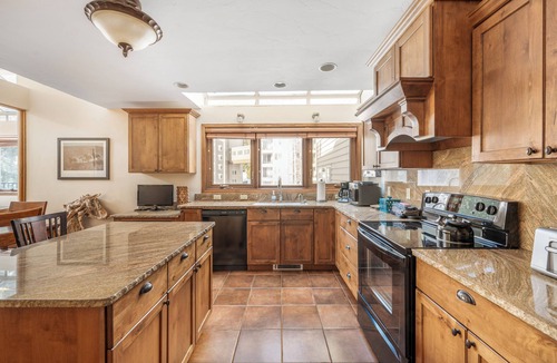 Winter Park Condo | Remodeled Ski in Ski out condo. Great for families. Access to pool & hot tub