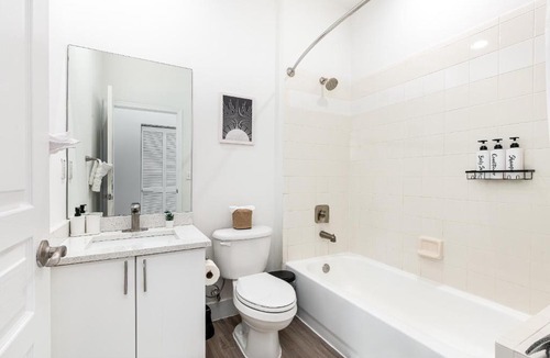 Delray Beach Apartment | Remodeled Townhome with Pool & Lake Views in Gated