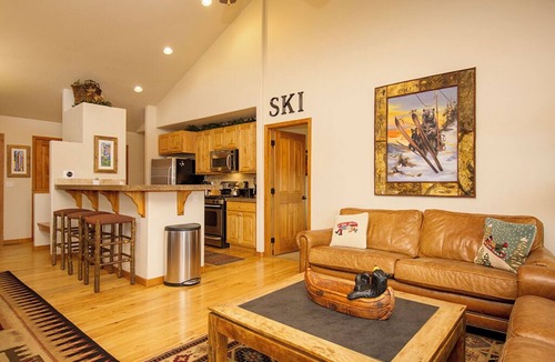 Rendezvous House | Rendezvous Townhome - Pet Friendly, sleeps 10, mountain views
