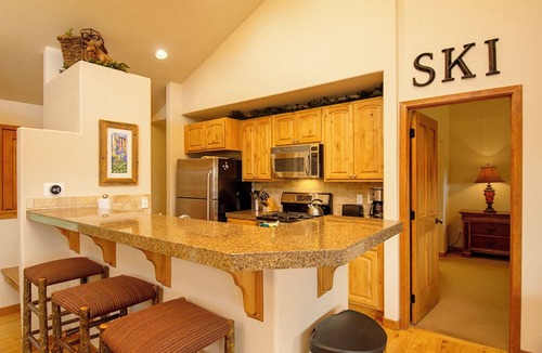 Rendezvous House | Rendezvous Townhome - Pet Friendly, sleeps 10, mountain views