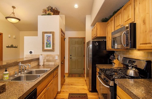 Rendezvous House | Rendezvous Townhome - Pet Friendly, sleeps 10, mountain views