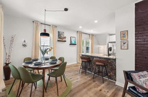 Cleveland House | Renovated and Professionally Designed 3Bed Home