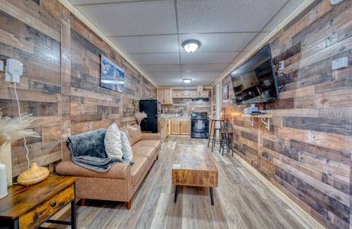 Leadville Apartment | Renovated Dog Friendly Room w Hot Tub Leadville-B