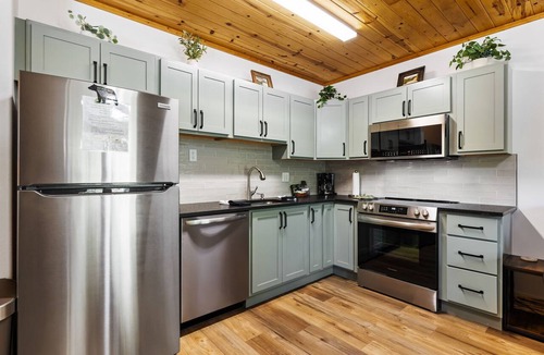 Fall River Estates Condo | Renovated Fall River Escape Private Hot Tub