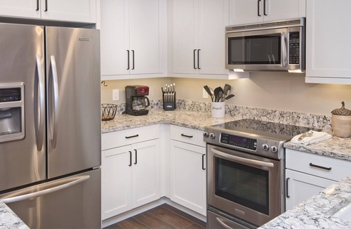 Highlands Townhomes Condo | Renovated Ski-in/Ski-Out Condo | Great Location | Hot Tub & Pool