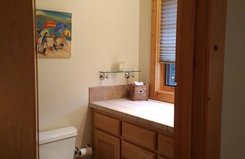 Aspen Glen Cottage | Rental cottage in gated community on river