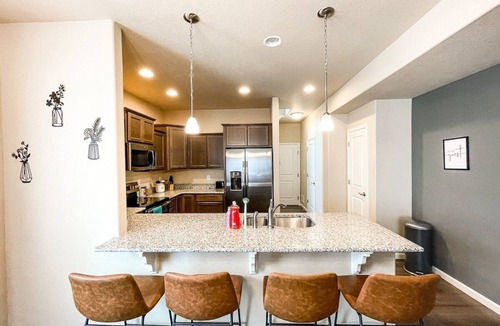 Central Colorado Springs House | Resort-Style Townhome | Pool, Hot Tub & Gym Access