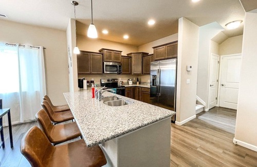 Central Colorado Springs House | Resort-Style Townhome | Pool, Hot Tub & Gym Access