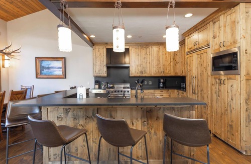 Copper Mountain House | Retreat at Lewis Ranch: Walk to Lift, Private Hot Tub, Shuttle, Gas Grill