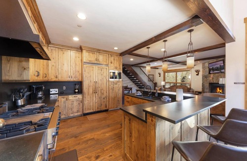 Copper Mountain House | Retreat at Lewis Ranch: Walk to Lift, Private Hot Tub, Shuttle, Gas Grill