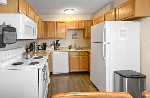 Rockrimmon Condo | "Retreat in the Springs!" 2 BR Condo - Sleeps 4!