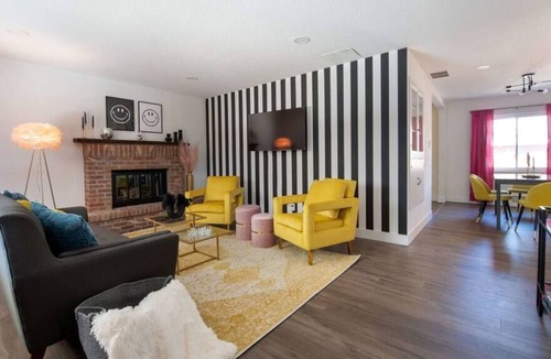 Alta Vista Area House | Retro Denver Retreat W/ Fun Games & Movie Room!