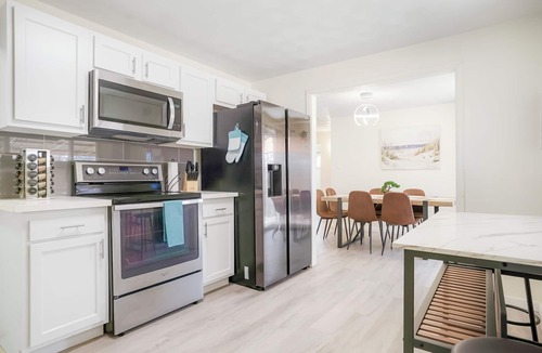 Aurora House | Revere Game House w/Pool Table, Sleeps 14