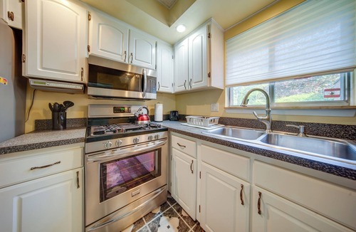Richmond Heights House | Richmond Heights Retreat w/Patio + Fire Pit!