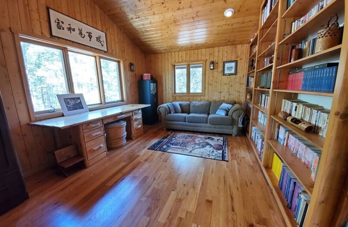Allenspark House | Ridgeview-Nestled in the heart of wilderness with Acreage!