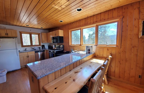 Allenspark House | Ridgeview-Perfect rural headquarters for hiking, wildlife, private and relaxing,