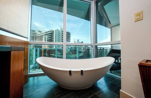 Bal Harbour Condo | Ritz Carlton Hotel at Bal Harbour FL, 1147ft2!