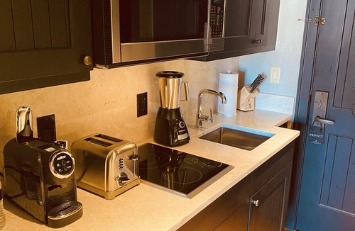 Avon Apartment | !RITZ SUMMER -LOVE IT! LUXE KING STUDIO W/KITCHEN+ SOFABED-POOL,HIKE, AWESOME!
