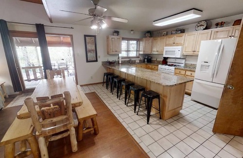 Red River House | River Charm Lodge - In Town - New Property - Pet Friendly