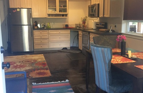 Jamestown House | River/Mountain Getaway-Private, Large,In-Law Suite