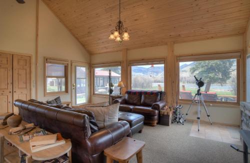Creede House | River Oasis