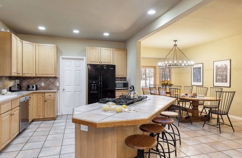 Peak 8 House | River Rock by AvantStay | 8 Bedroom Ski Estate w/Hot Tub & Movie Theatre