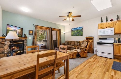 Fall River Estates Condo | River Views Private Hot Tub Close to RMNP