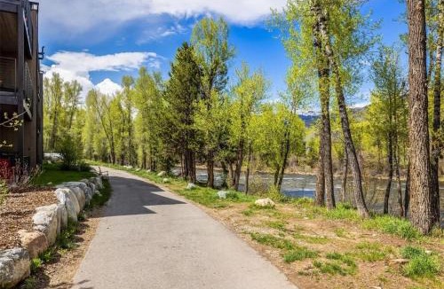 Willow Grove Apartment | River West 924, Silverthorne Condo with River Views