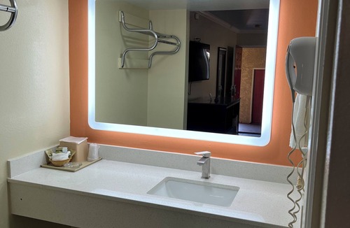 El Rancho Hotel | Rivera Inn & Suites Motel Pico Rivera