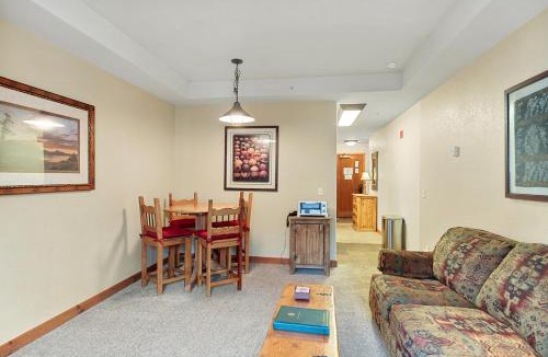 Four O'Clock Apartment | Riverbend Lodge 209 by Great Western Lodging