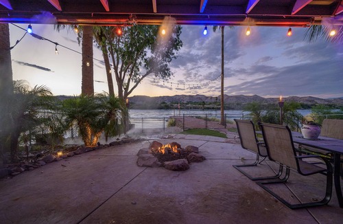 Bullhead City House | Riverfront Beach Resort 5BDR+Casita & Bar on River