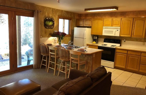 Grand Lake Condo | Riverfront condo #3 w/patio, 1block 2 town,King bed,Wifi,20 min ski Granby Ranch