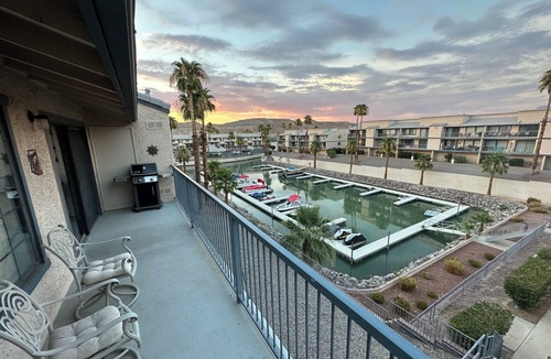 Bullhead City Condo | Riverfront Condo! - Marina/boat slips/pool/spa/river dock - 2Bed 2Bath