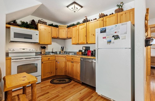 Fall River Estates Condo | Riverfront Hideaway Private Hot Tub Close to RMNP