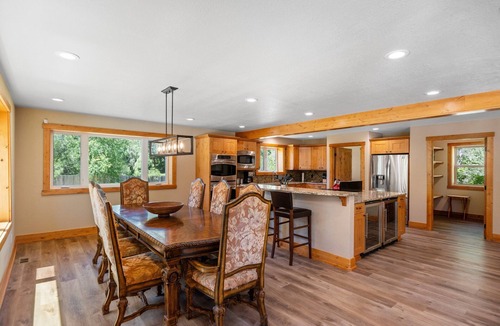 Durango House | Riverfront, Hot Tub, Starlink Internet, Basketball!