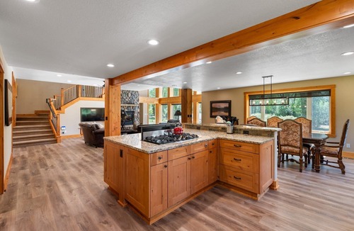 Durango House | Riverfront, Hot Tub, Starlink Internet, Basketball!